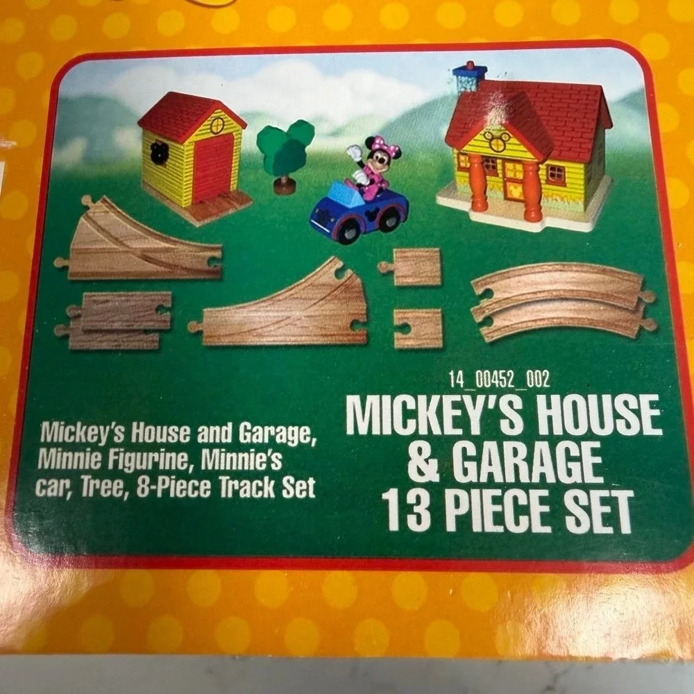 Disney Mickey Mouse Clubhouse Mickey's House & Garage 13 Piece Train Set NEW